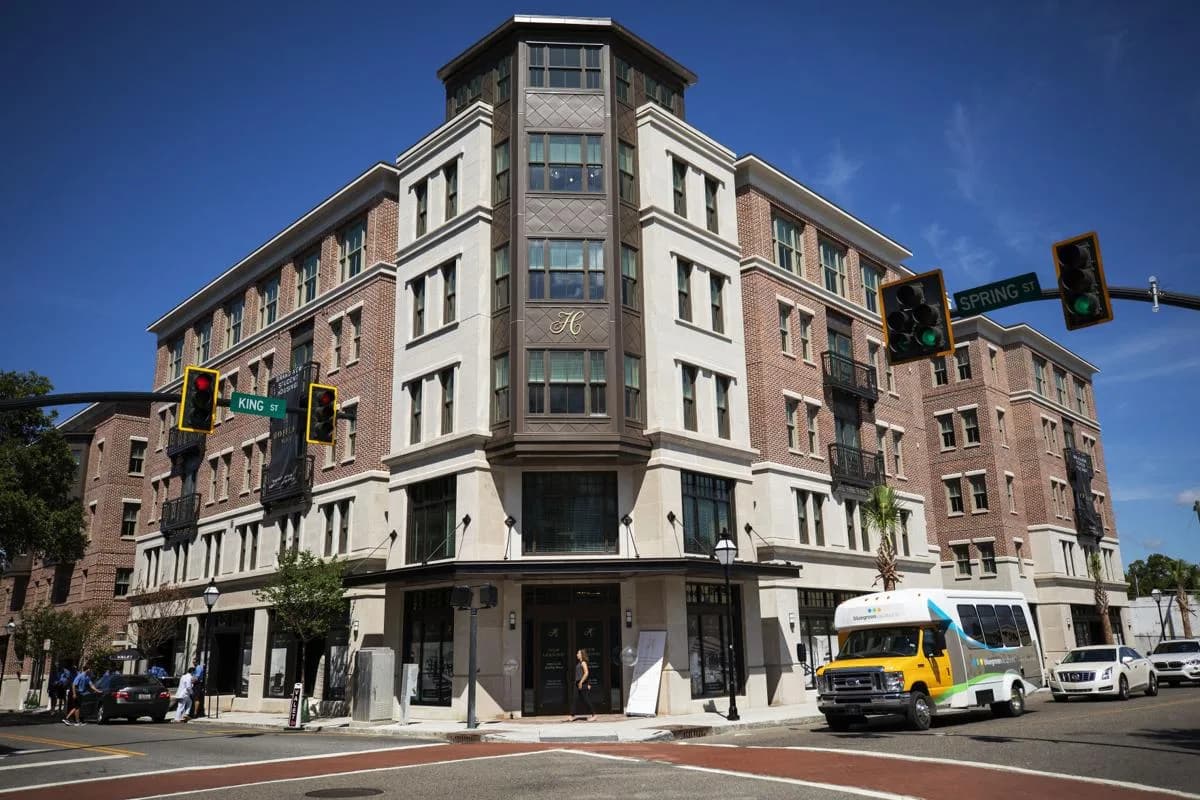 595 King Street — image 2