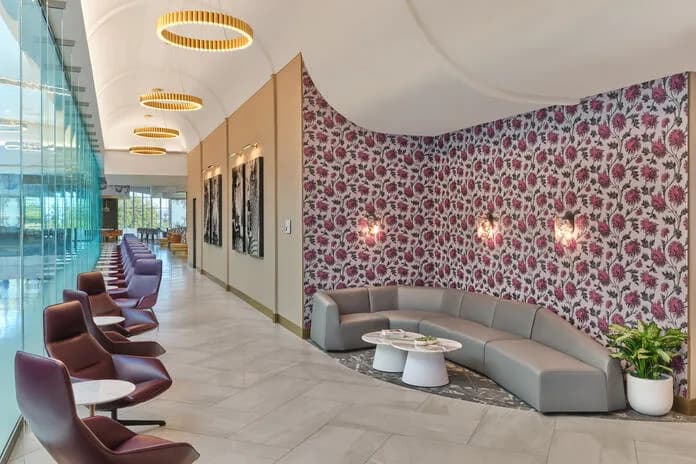 Delta Sky Club — Charlotte — image 1